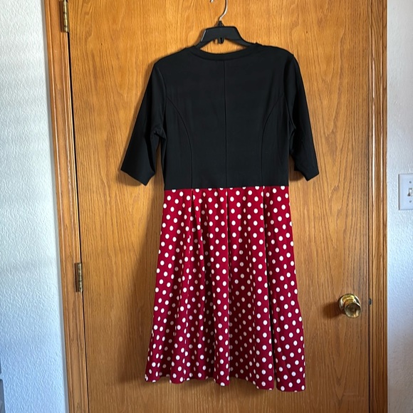 New No tags!! Cute red polka dot dress size L Waist approx 17”. Length 40” - Picture 4 of 6